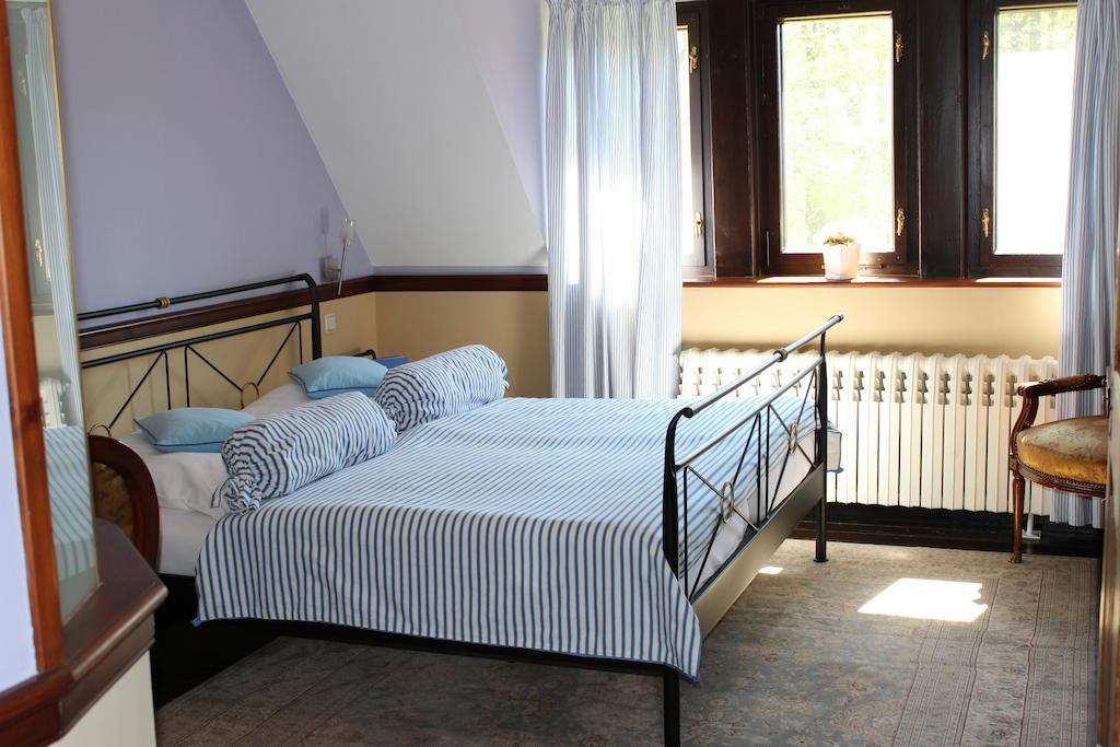 Hotel Gutshaus Kubbelkow Bergen Auf Rugen Zimmer foto