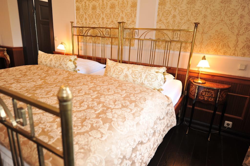 Hotel Gutshaus Kubbelkow Bergen Auf Rugen Zimmer foto