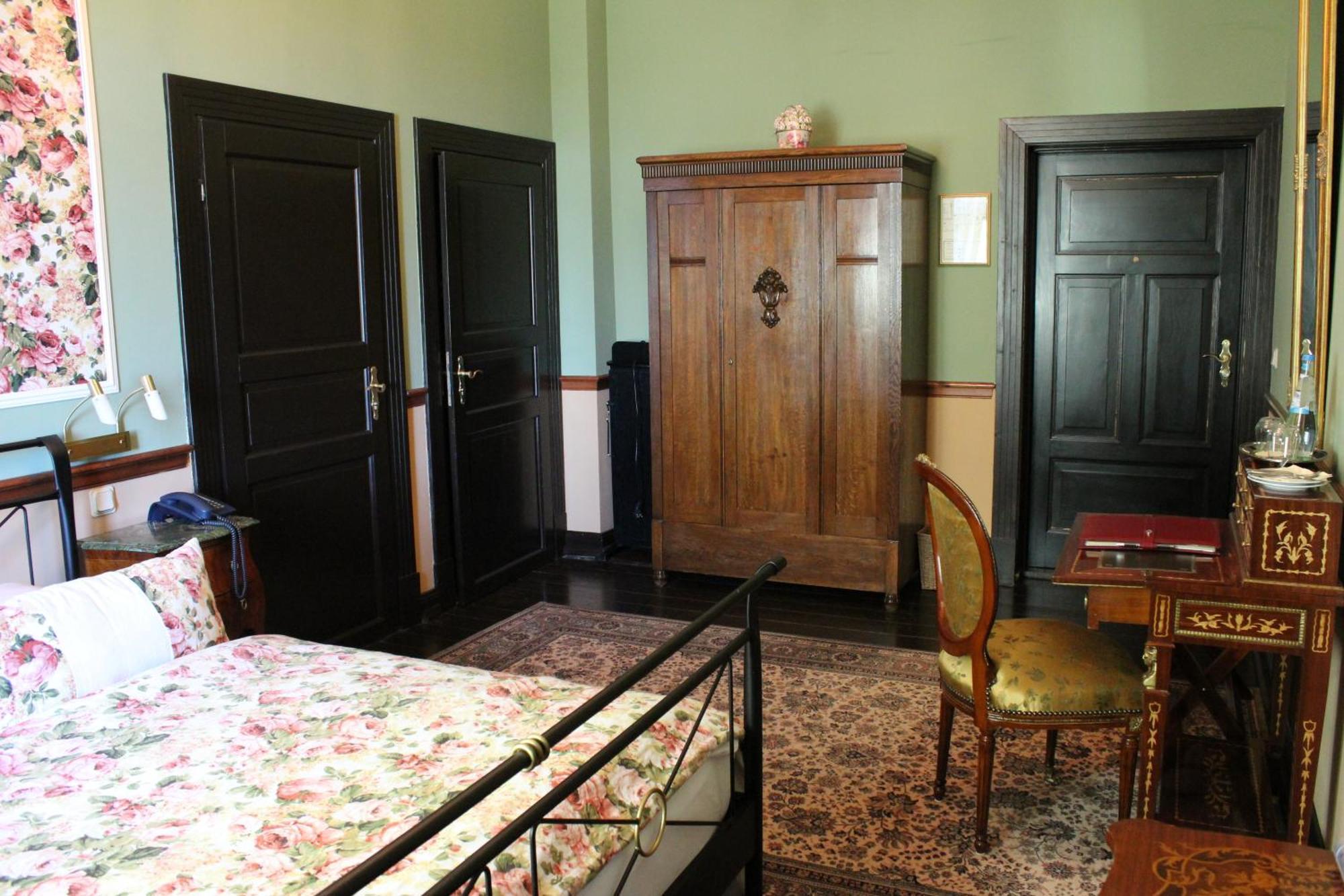 Hotel Gutshaus Kubbelkow Bergen Auf Rugen Zimmer foto